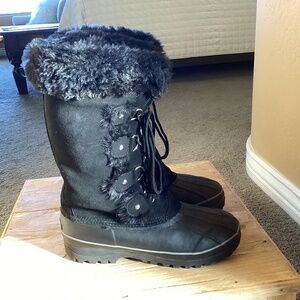 Khombu snow boot size 9